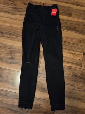SPANX Black Skinny Jeans with High Waist and Subtle Distress